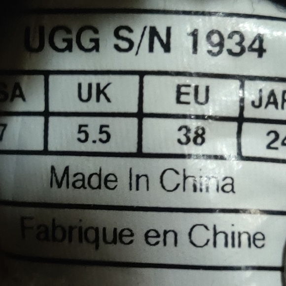 UGG sheepskin slipons size 7 - Picture 3 of 4